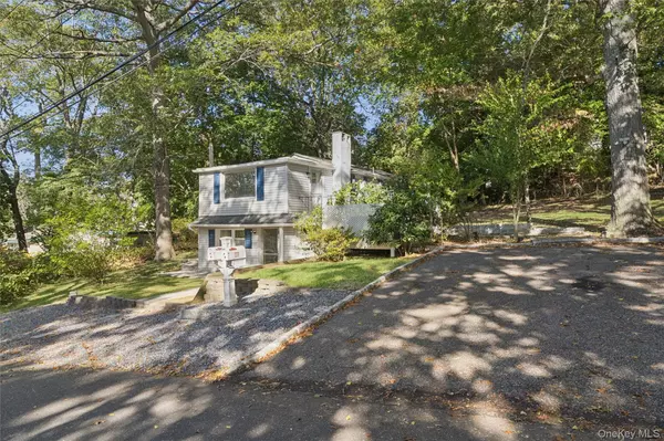 Rocky Point, NY 11778,7 Yucca RD