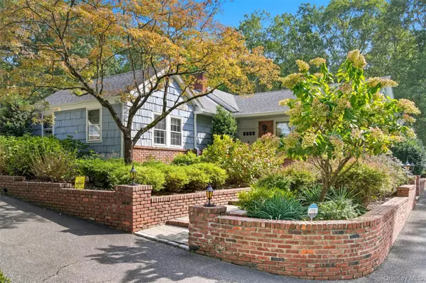 Huntington, NY 11743,250 Manor RD