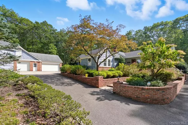Huntington, NY 11743,250 Manor RD