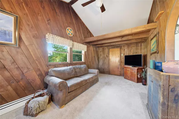 Bay Shore, NY 11706,68 7th ST