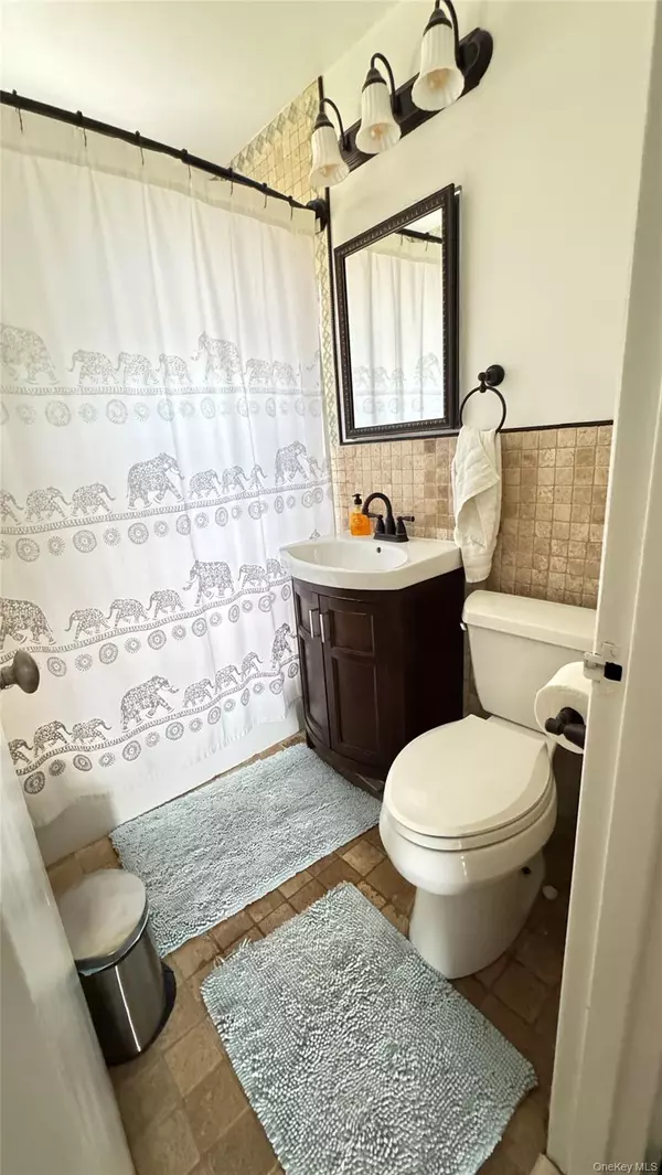 White Plains, NY 10606,205 W Post #2E