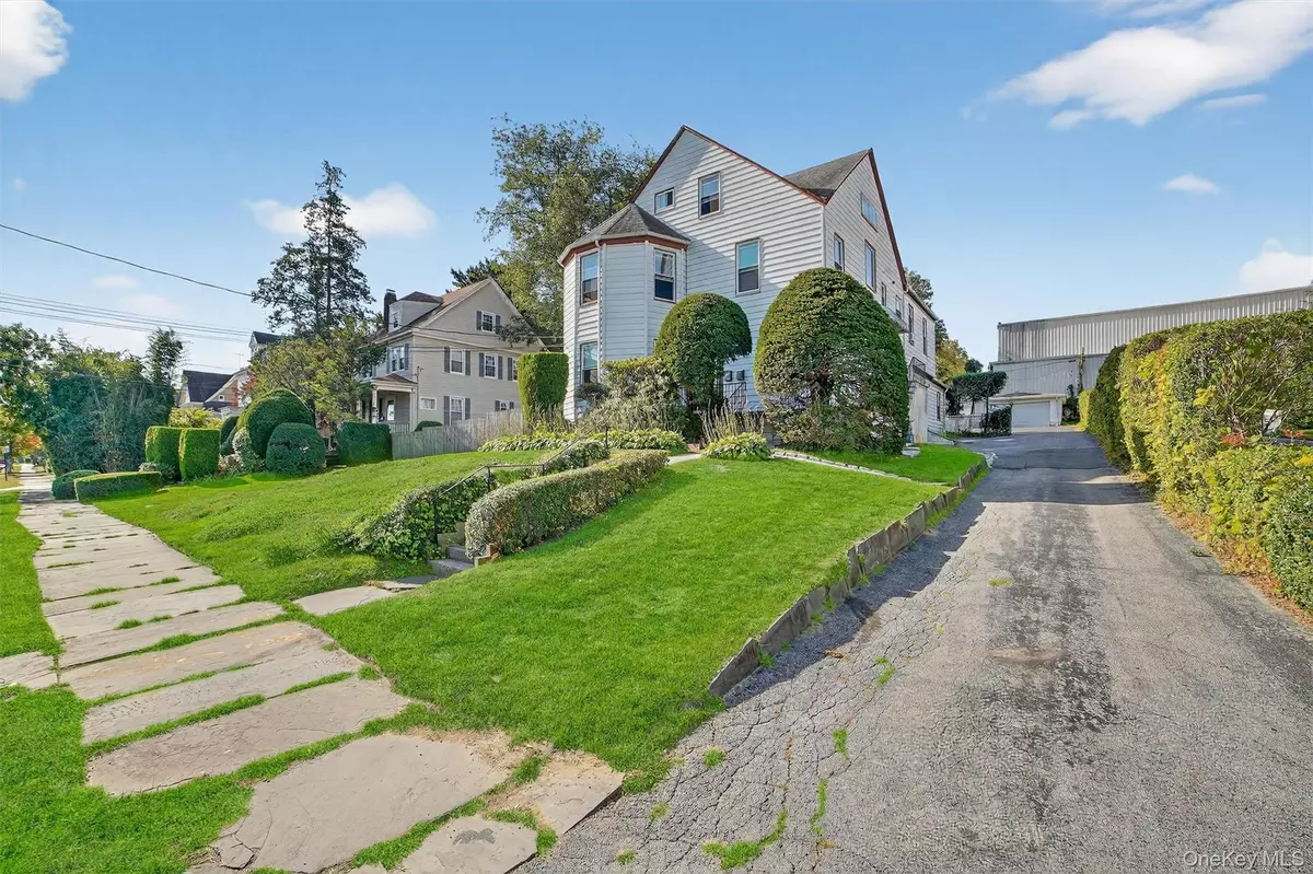 New Rochelle, NY 10805,81 Woodland AVE #1