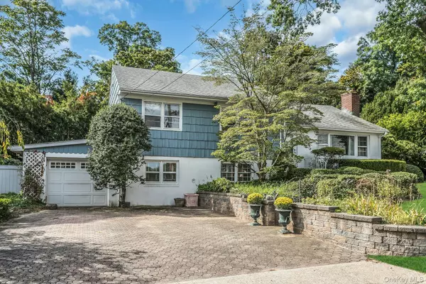 Locust Valley, NY 11560,17 Church ST