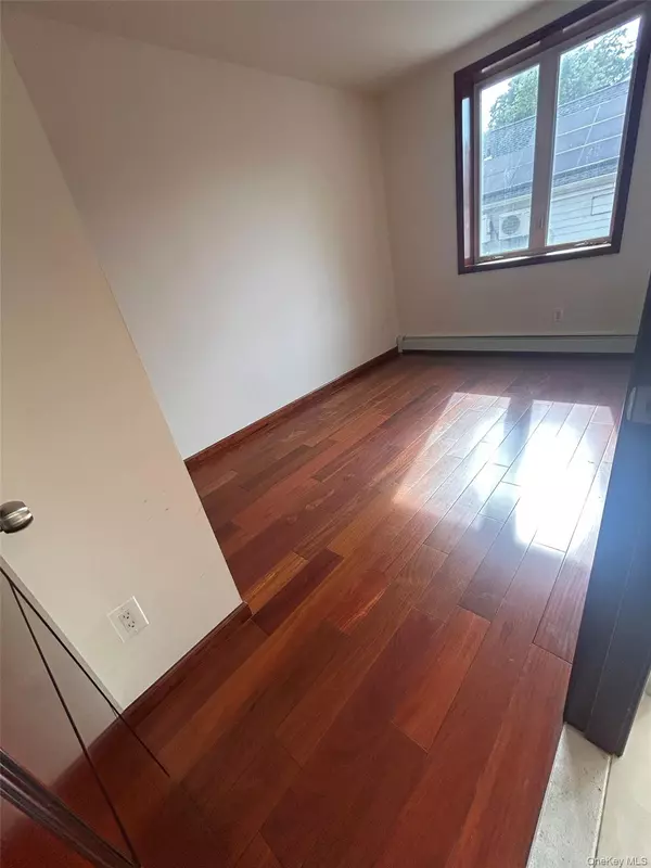 Elmhurst, NY 11373,54-02 Junction BLVD ##3