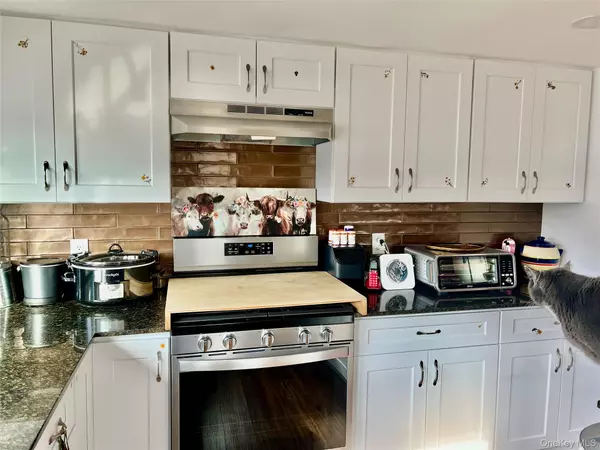 Bohemia, NY 11716,59 Betsy Ross Drive