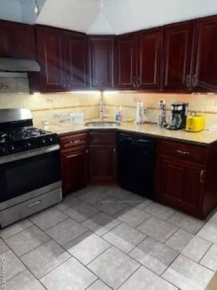 Fresh Meadows, NY 11365,4919 169th ST