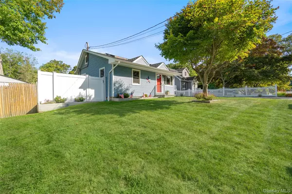 Rocky Point, NY 11778,25 Begonia RD