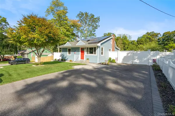 Rocky Point, NY 11778,25 Begonia RD