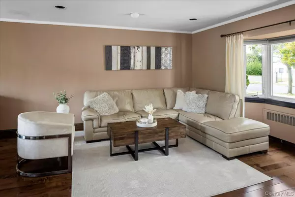 Woodmere, NY 11598,504 Saddle Ridge RD