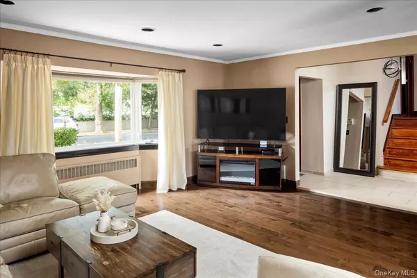 Woodmere, NY 11598,504 Saddle Ridge RD