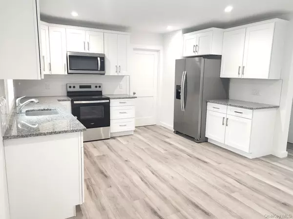 Shirley, NY 11967,516 Neighborhood RD