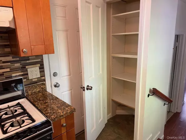 Centerport, NY 11721,2 Harbor CIR