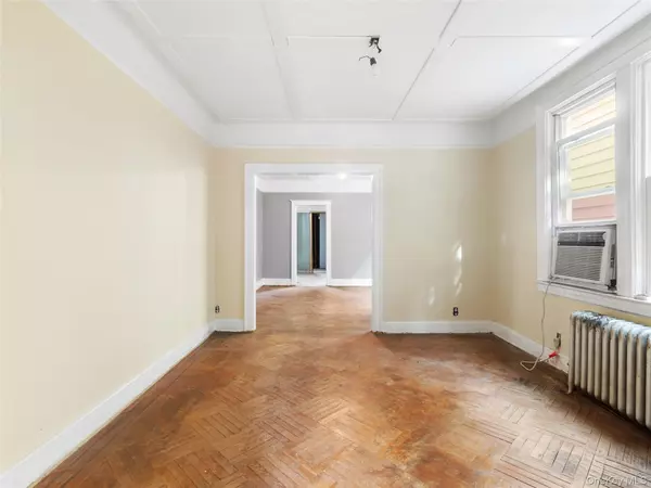 Glendale, NY 11385,7021 72nd PL