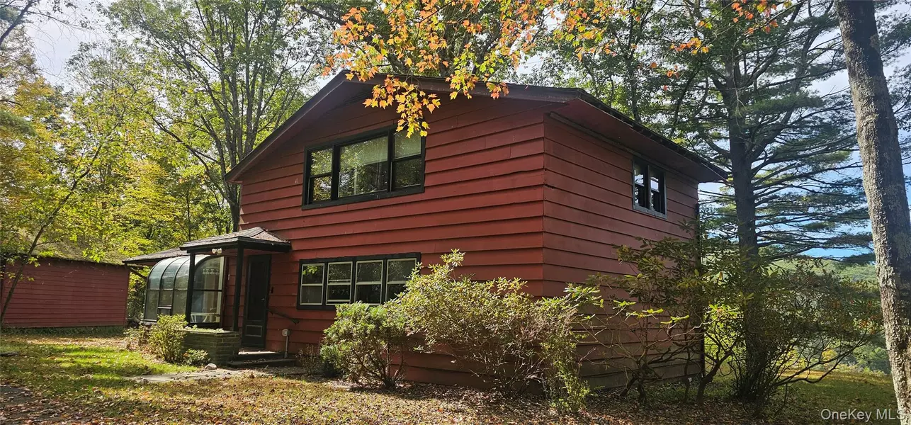 9 Cherry Hill LN, Sparrowbush, NY 12493