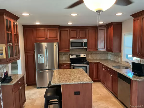 Westbury, NY 11590,537 Church ST