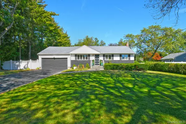 East Northport, NY 11731,221 Burr RD