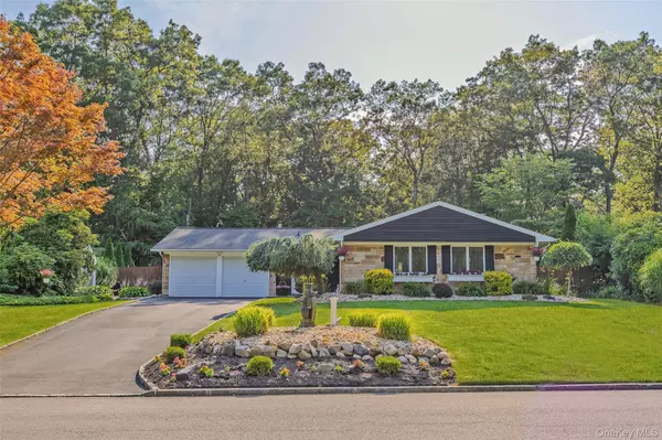 102 Sycamore CIR, Stony Brook, NY 11790