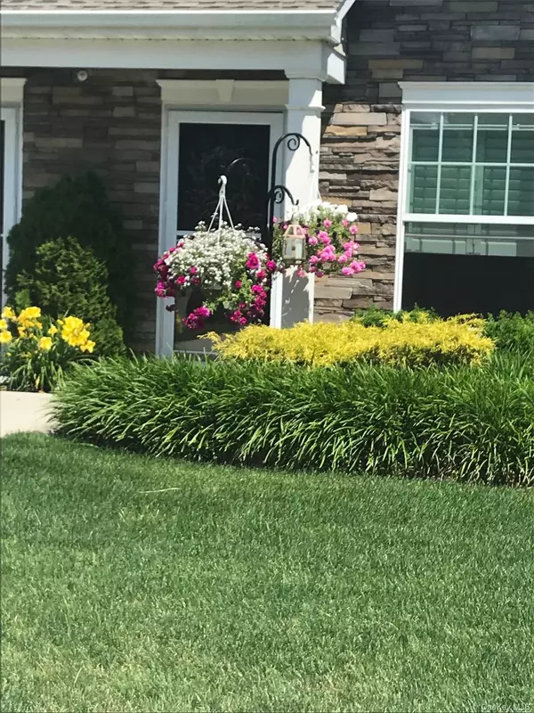 Central Islip, NY 11722,37 Weatherby LN