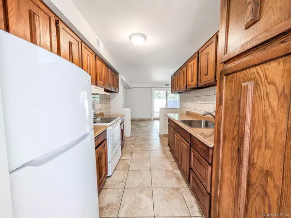 Calverton, NY 11933,136 Hill CRES