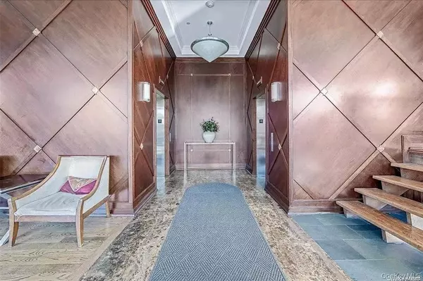 Westbury, NY 11590,130 Post AVE #409S