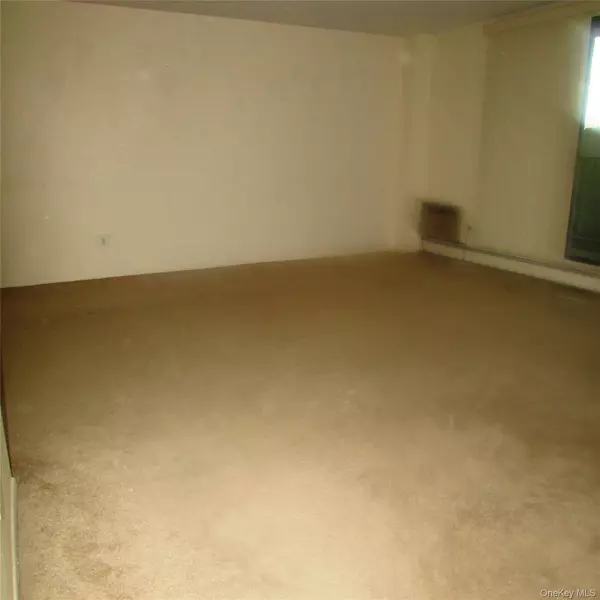 Peekskill, NY 10566,150 Overlook AVE #5A