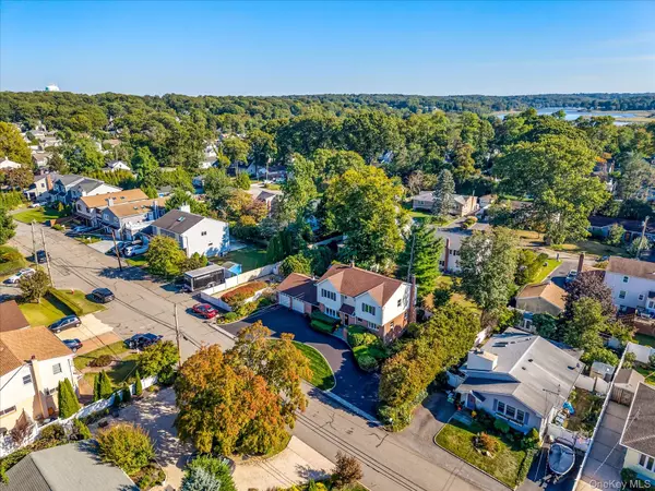 Bayville, NY 11709,18 Violet RD