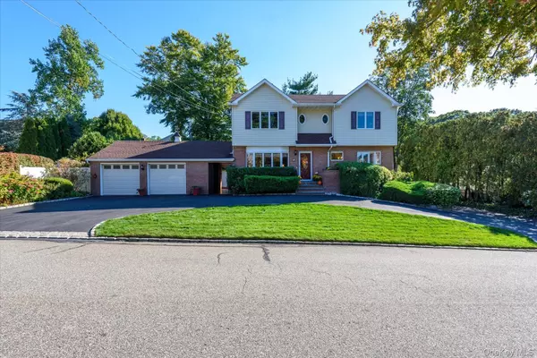 18 Violet RD, Bayville, NY 11709
