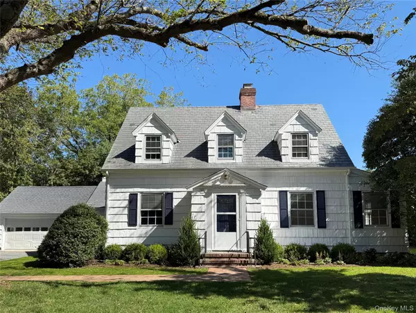 Huntington, NY 11743,35 La Rue DR