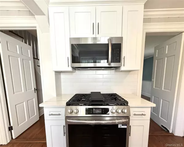 Huntington, NY 11743,35 La Rue DR