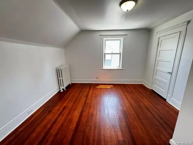 8 Dudley PL #3, Yonkers, NY 10703