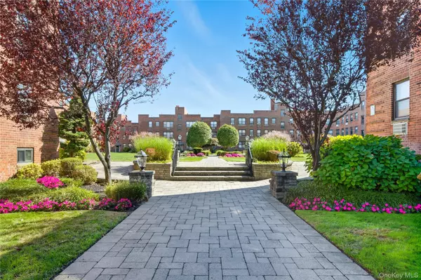 Rockville Centre, NY 11570,1 Jefferson AVE #D2