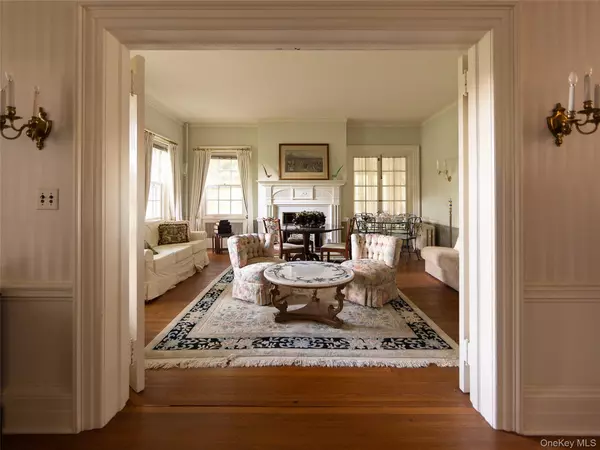 Warwick, NY 10990,63 Colonial AVE