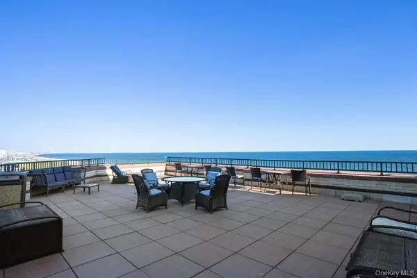 Rockaway Park, NY 11694,136 Beach 117 ST #210