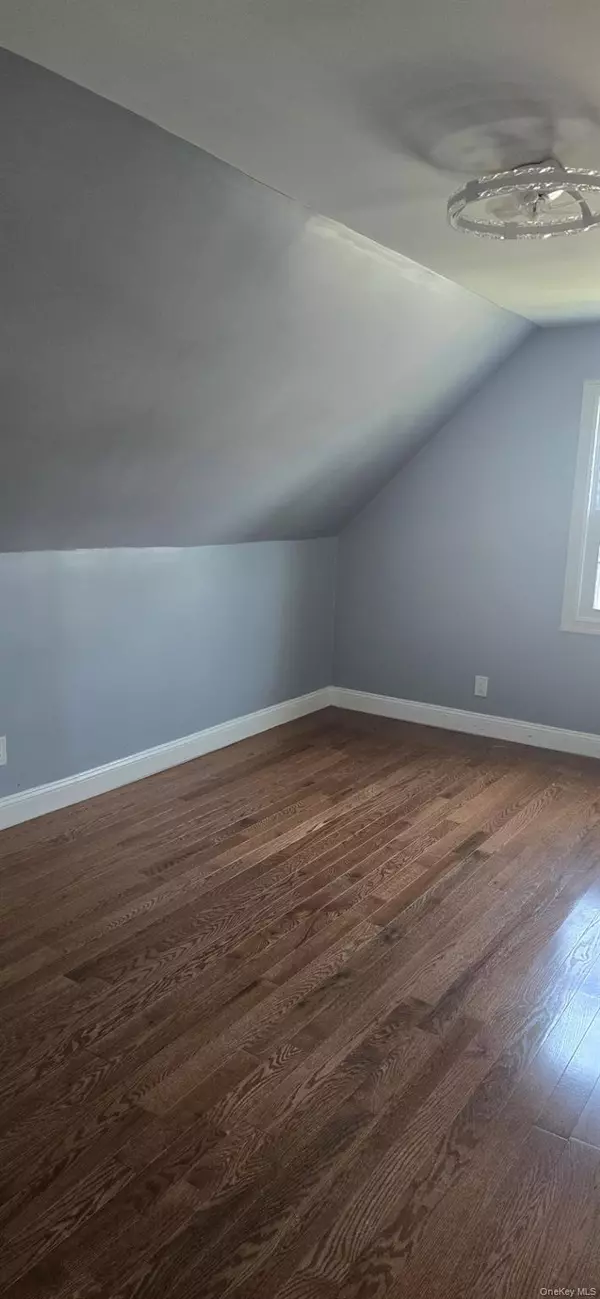 Queens Village, NY 11429,10715 223rd ST