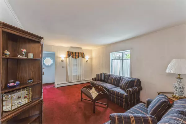 Williston Park, NY 11596,596 Foch BLVD