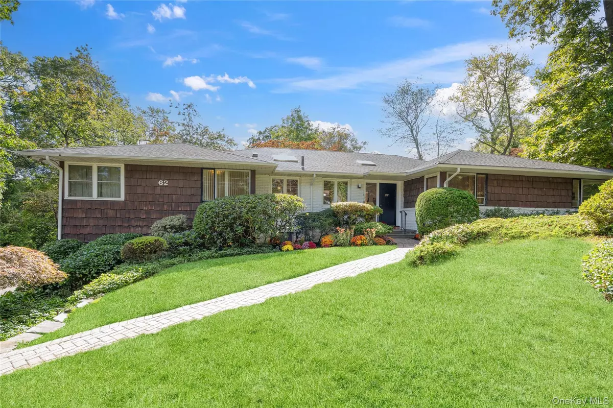 Roslyn Estates, NY 11576,62 The Hemlocks