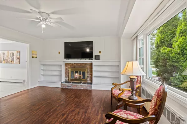 Glen Head, NY 11545,11 Glenwood RD