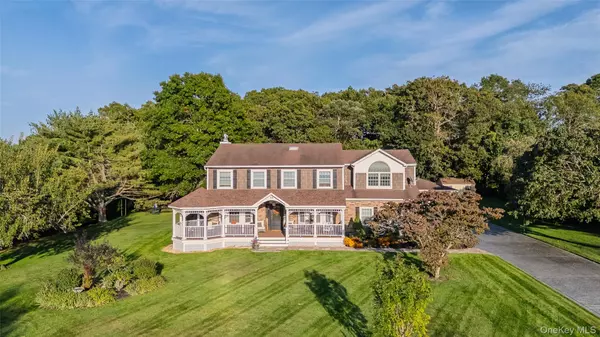 15 Rosewood LN, Manorville, NY 11949