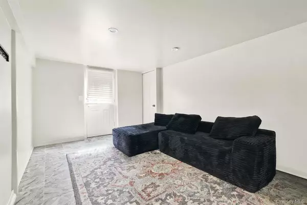 Jamaica, NY 11434,165-02 119 AVE