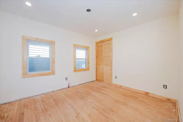 Rockville Centre, NY 11570,132A Raymond ST