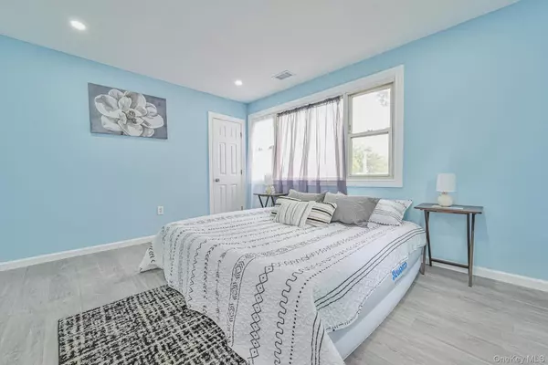 Centereach, NY 11720,7 Joan AVE