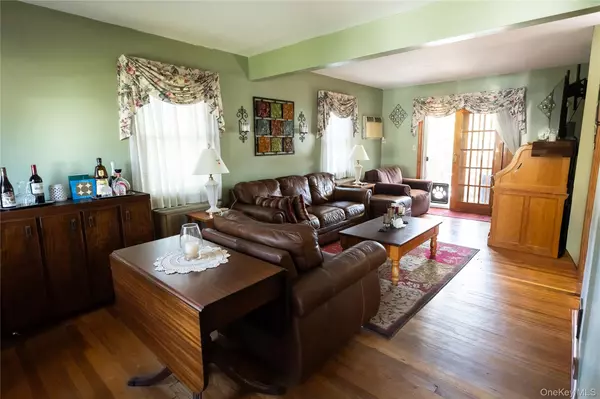 Copiague, NY 11726,404 Kensington CT