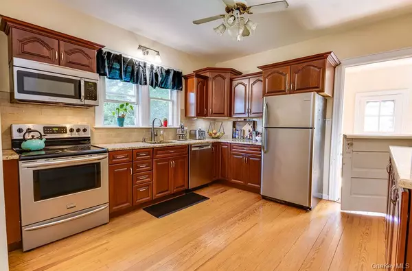 Rocky Point, NY 11778,28 Juniper RD