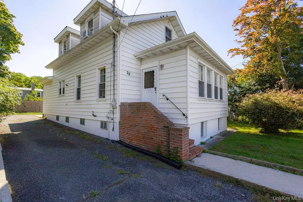 Rocky Point, NY 11778,28 Juniper RD