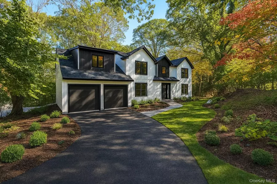 26 Brewster Hill RD, East Setauket, NY 11733