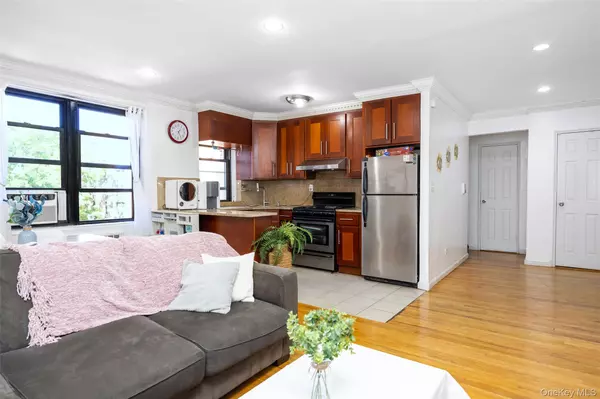 Flushing, NY 11367,150-15 72 Rd #5F