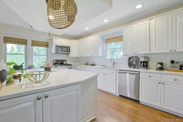 New Rochelle, NY 10801,125 Sun Haven DR