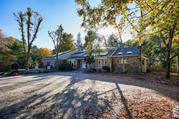 356 Rossway RD, Pleasant Valley, NY 12569