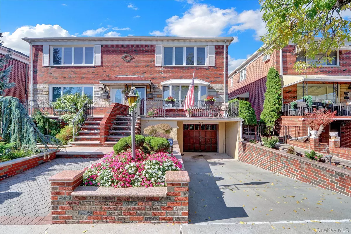 Middle Village, NY 11379,61-34 76th ST