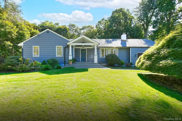 Huntington, NY 11743,42 Flower Hill RD